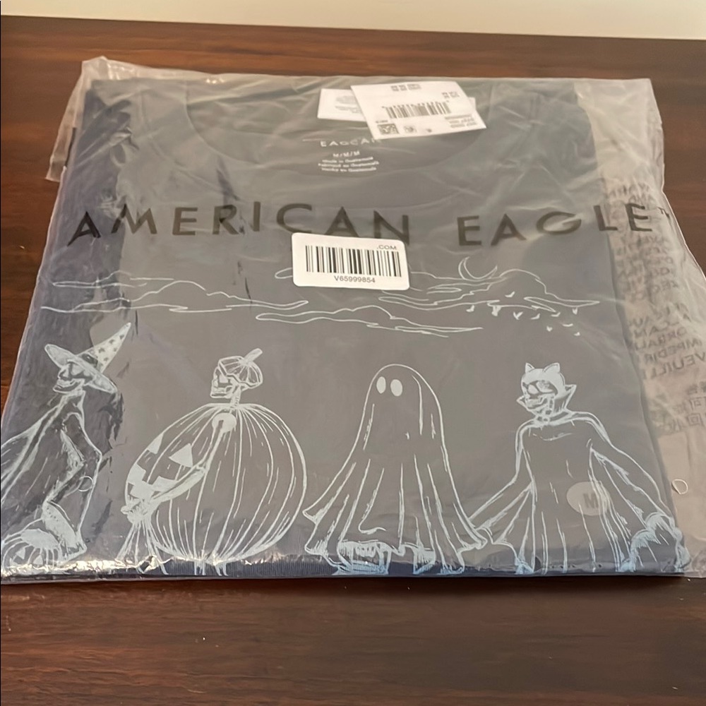 American Eagle Graphic Tee in Black Halloween